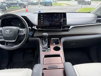 2021 Toyota Sienna LE 8-Passenger 120.5" WB - miniatura 14