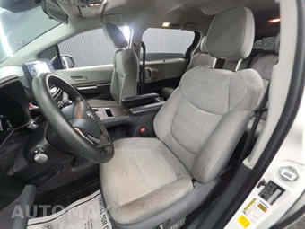 2021 Toyota Sienna LE 8-Passenger 120.5" WB - miniatura 3