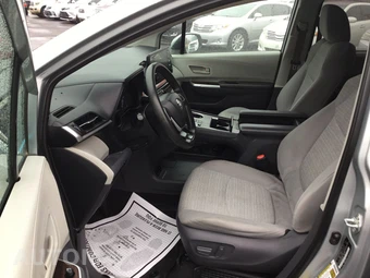 2021 Toyota Sienna LE 8-Passenger 120.5" WB - miniatura 9