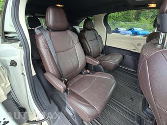 2021 Toyota Sienna Platinum 7-Passenger 120.5" WB - miniatura 17