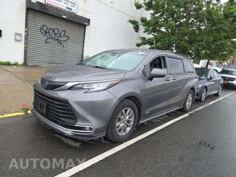2021 Toyota Sienna XLE 7-Passenger 120.5" WB