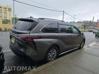2021 Toyota Sienna XLE 7-Passenger 120.5" WB - miniatura 3