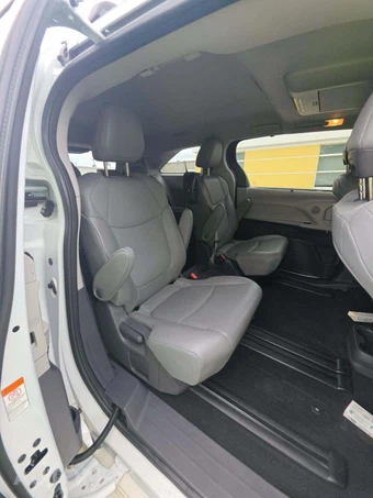 2021 Toyota Sienna XLE 8-Passenger 120.5" WB - miniatura 17
