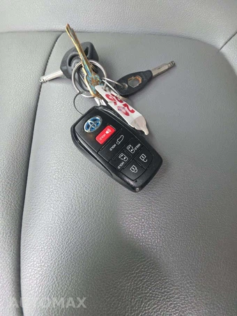 2021 Toyota Sienna XLE 8-Passenger 120.5" WB - miniatura 8