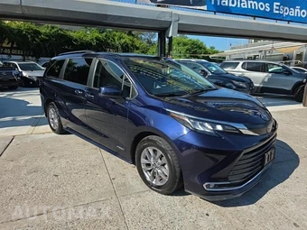 2021 Toyota Sienna XLE 8-Passenger 120.5" WB - miniatura 3