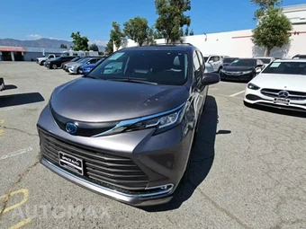 2021 Toyota Sienna XLE 8-Passenger 120.5" WB