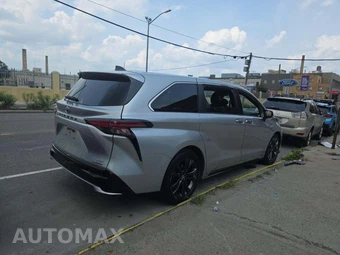 2021 Toyota Sienna XSE 7-Passenger 120.5" WB - miniatura 3