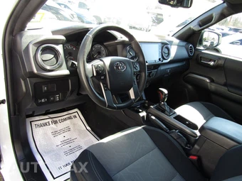 2021 Toyota Tacoma TRD Off-Road Crew Cab Medium Bed - miniatura 17