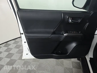 2021 Toyota Tacoma TRD Off-Road Crew Cab Medium Bed - miniatura 9