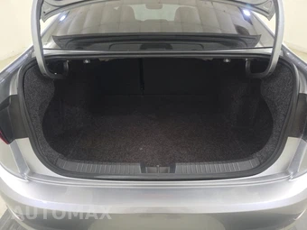 2021 Volkswagen Jetta R-Line – miniatura 16