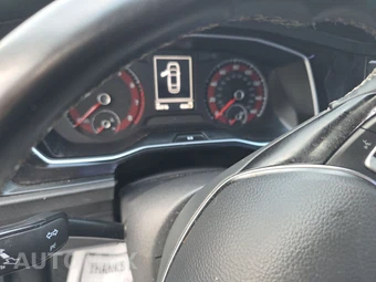 2021 Volkswagen Jetta R-Line – miniatura 12