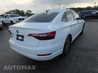 2021 Volkswagen Jetta R-Line – miniatura 4