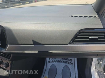 2021 Volkswagen Jetta R-Line – miniatura 16