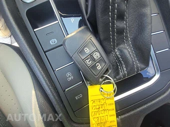 2021 Volkswagen Jetta R-Line – miniatura 5