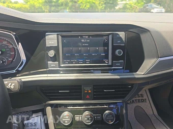 2021 Volkswagen Jetta R-Line – miniatura 7