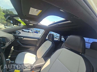2021 Volkswagen Jetta R-Line – miniatura 8