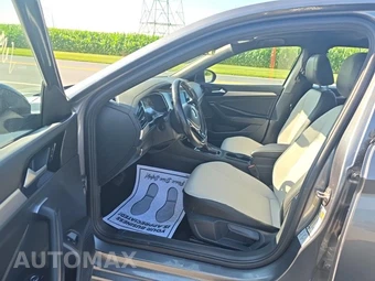 2021 Volkswagen Jetta R-Line - miniatura 7