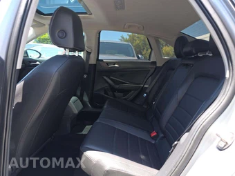 2021 Volkswagen Jetta SE – miniatura 13