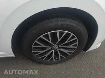2021 Volkswagen Jetta SE – miniatura 9
