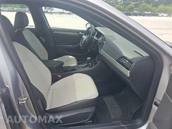 2021 Volkswagen Jetta SE – miniatura 8