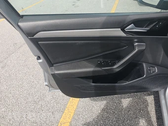 2021 Volkswagen Jetta SE – miniatura 9