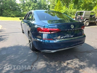 2021 Volkswagen Passat 2.0T SE - miniatura 2