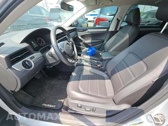 2021 Volkswagen Passat 2.0T SE - miniatura 6