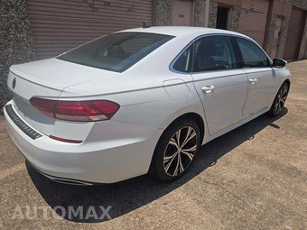 2021 Volkswagen Passat 2.0T SE - miniatura 3