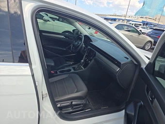 2021 Volkswagen Passat 2.0T SE – miniatura 8