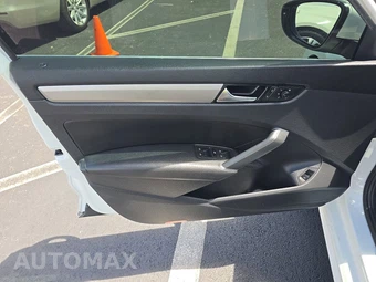 2021 Volkswagen Passat 2.0T SE – miniatura 9