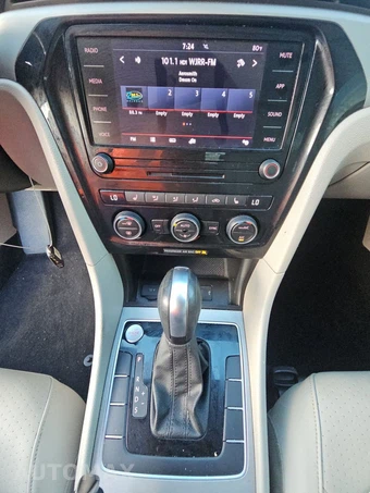 2021 Volkswagen Passat 2.0T SE - miniatura 11