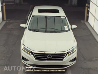 2021 Volkswagen Passat 2.0T SE - miniatura 2
