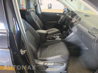 2021 Volkswagen Tiguan SE - miniatura 8