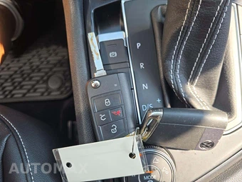 2021 Volkswagen Tiguan SE - miniatura 8