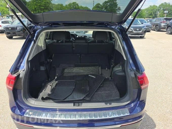 2021 Volkswagen Tiguan SE – miniatura 14