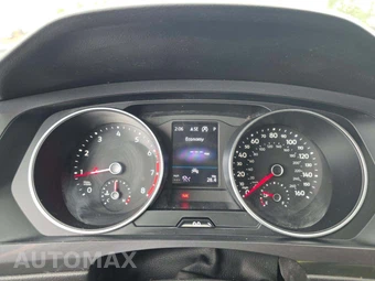2021 Volkswagen Tiguan SE - miniatura 9