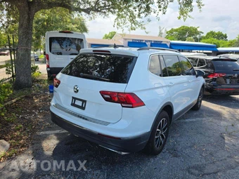 2021 Volkswagen Tiguan SE - miniatura 3