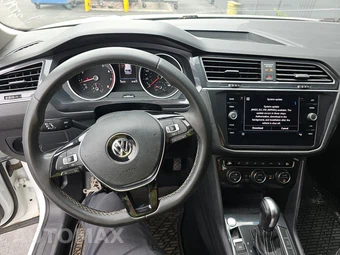 2021 Volkswagen Tiguan SE - miniatura 11