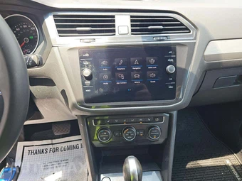 2021 Volkswagen Tiguan SE – miniatura 10