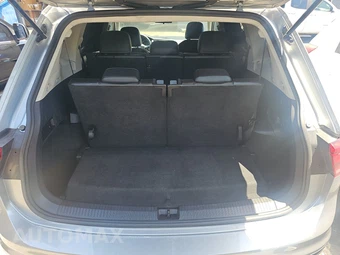 2021 Volkswagen Tiguan SE - miniatura 18