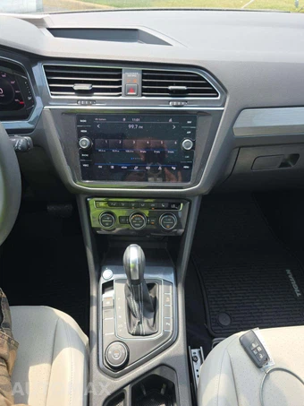 2021 Volkswagen Tiguan SEL - miniatura 10