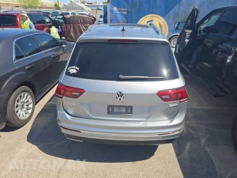 2021 Volkswagen Tiguan SEL Premium R-Line - miniatura 5