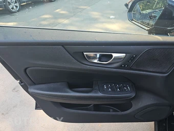 2021 Volvo S60 Recharge Plug-In Hybrid T8 Inscription - miniatura 9