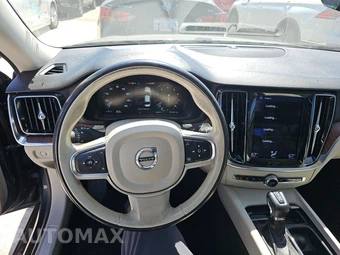 2021 Volvo S60 T5 Momentum – miniatura 10
