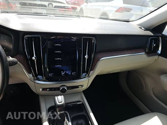 2021 Volvo S60 T5 Momentum – miniatura 11