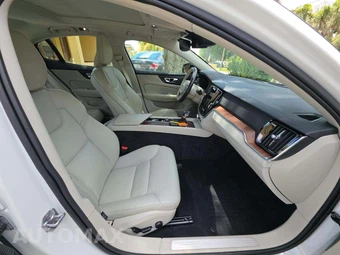 2021 Volvo S60 T5 Momentum - miniatura 18