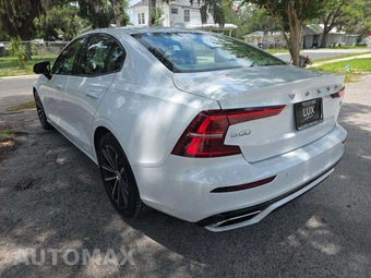 2021 Volvo S60 T5 Momentum - miniatura 2