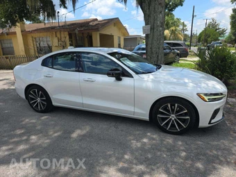 2021 Volvo S60 T5 Momentum - miniatura 4