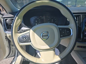 2021 Volvo S60 T6 Momentum - miniatura 10