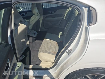 2021 Volvo S60 T6 Momentum - miniatura 13